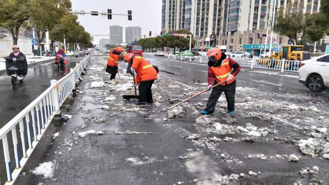 雪停人不停！淮阴环卫“橙”力出击，用坚守暖透全城路
