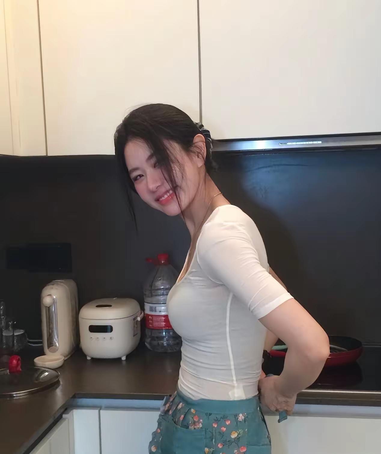 男人负责赚钱养家，女人在家貌美如花！这样的女人你要不