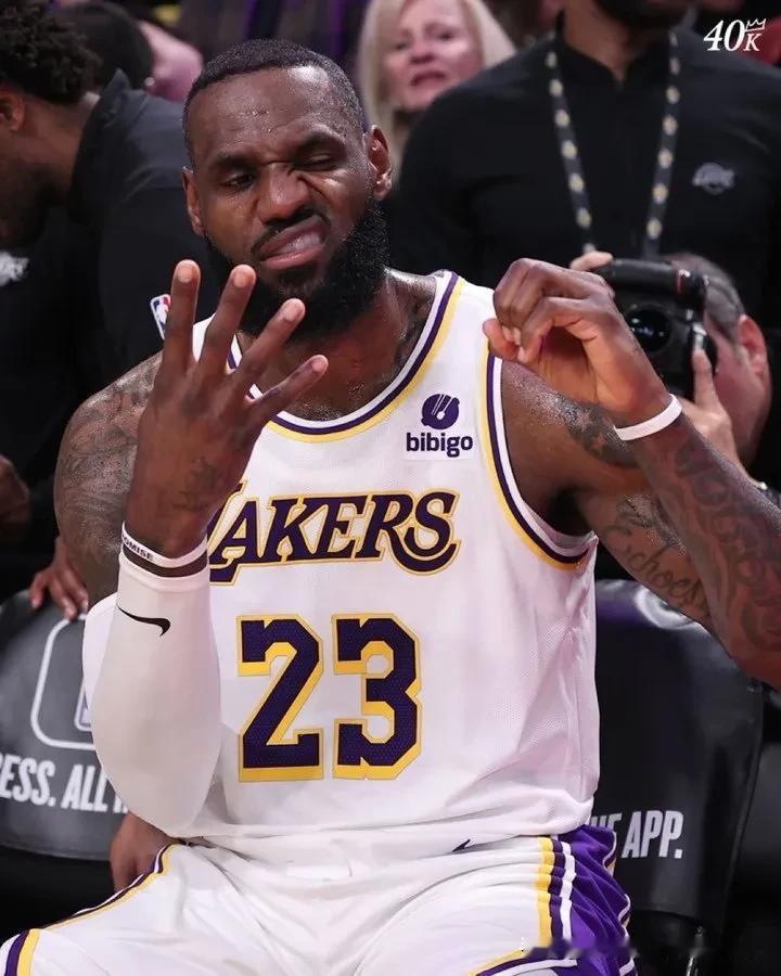 #NBA# 表情霸气！詹姆斯比出40K手势 庆祝40000分里程碑