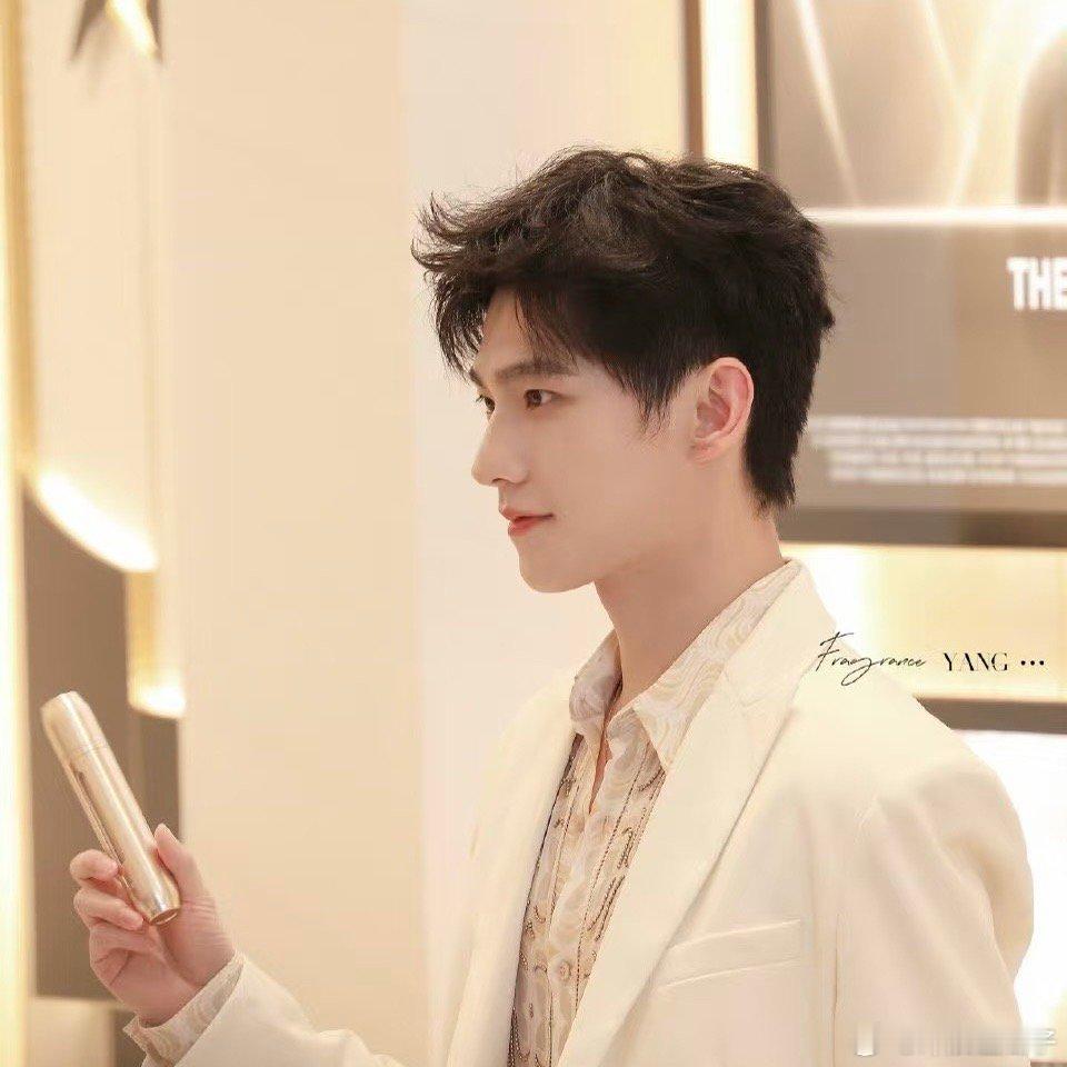 怎样才能像杨洋一样好看，上辈子拯救了银河系吗？ 