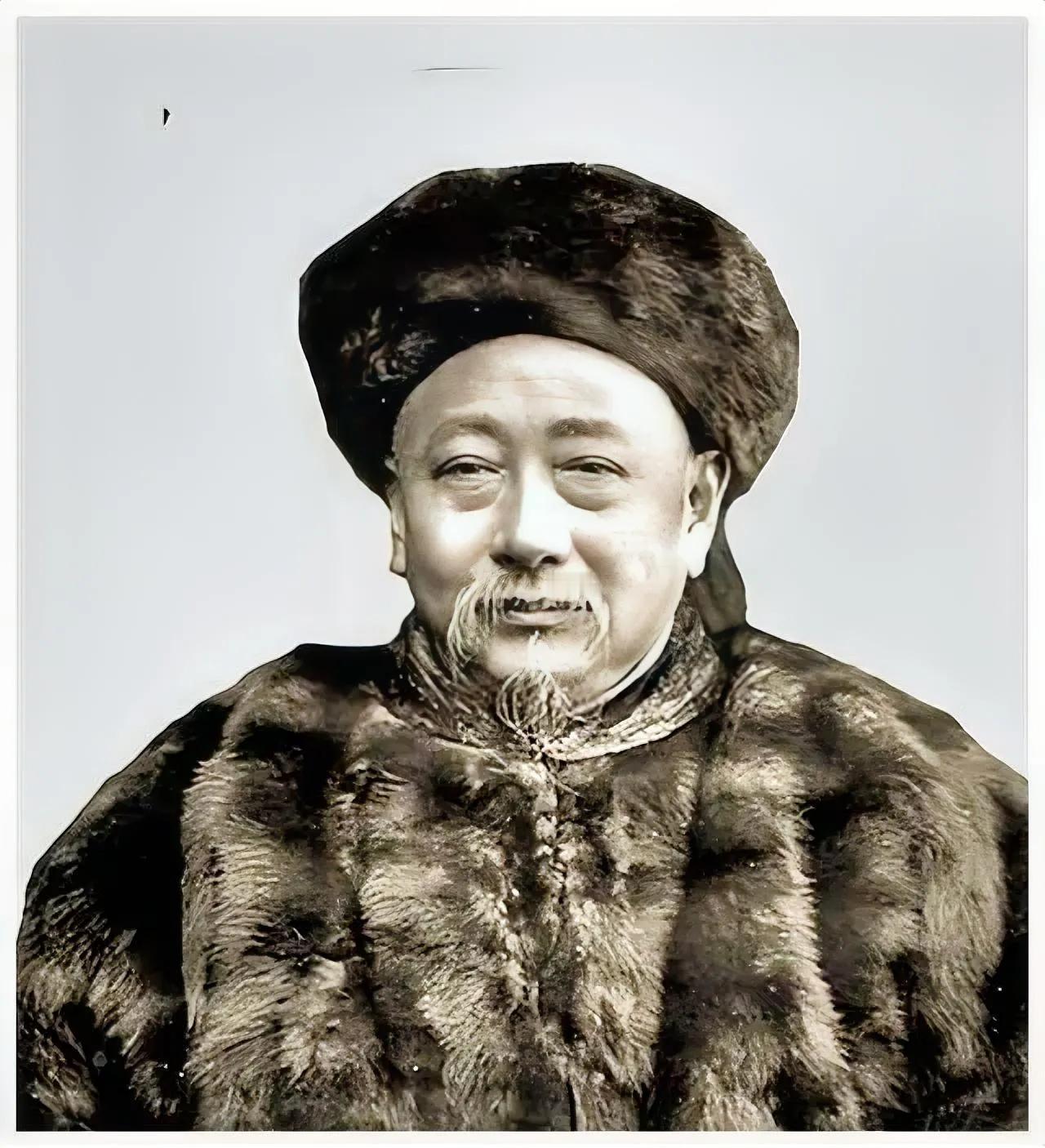 1876年1月21日，中国历史上第一任驻外公使郭嵩焘在英国南安普敦港登陆。郭嵩焘