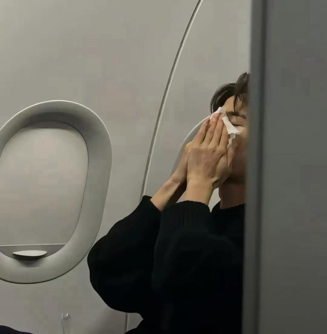 飞机上偶遇张凌赫，你觉得状态如何？ ​​​
