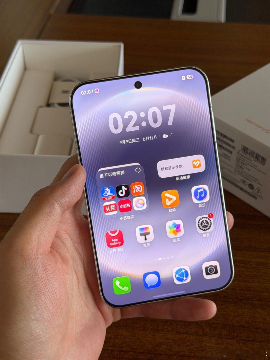 华为阔直板首日销量破18万华为阔直板首销销量破18万，仅仅两天完成发布到开售，足
