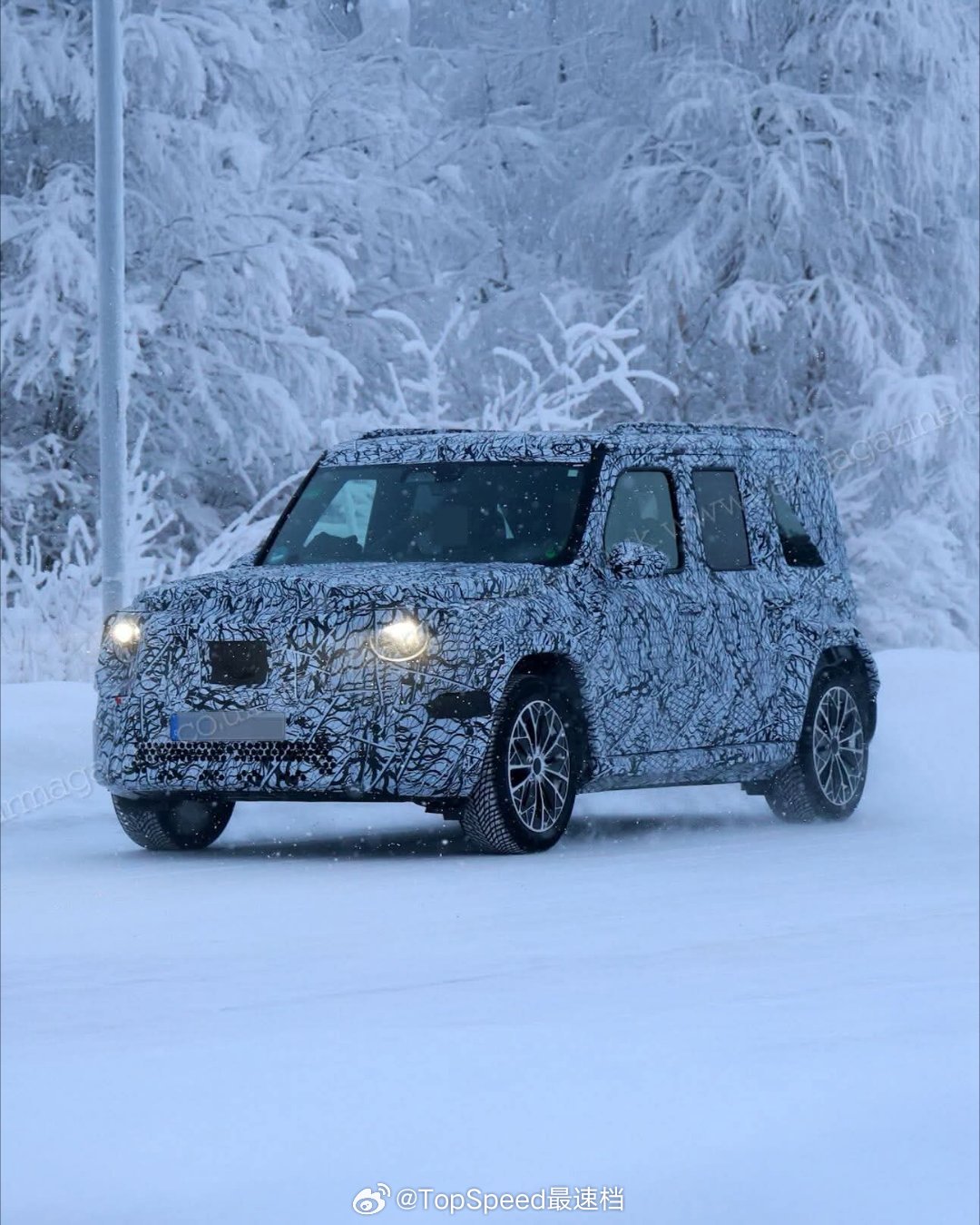 这是梅赛德斯传闻已久小G-Wagen，可能来自全新的平台，专门为小G开发，而不是