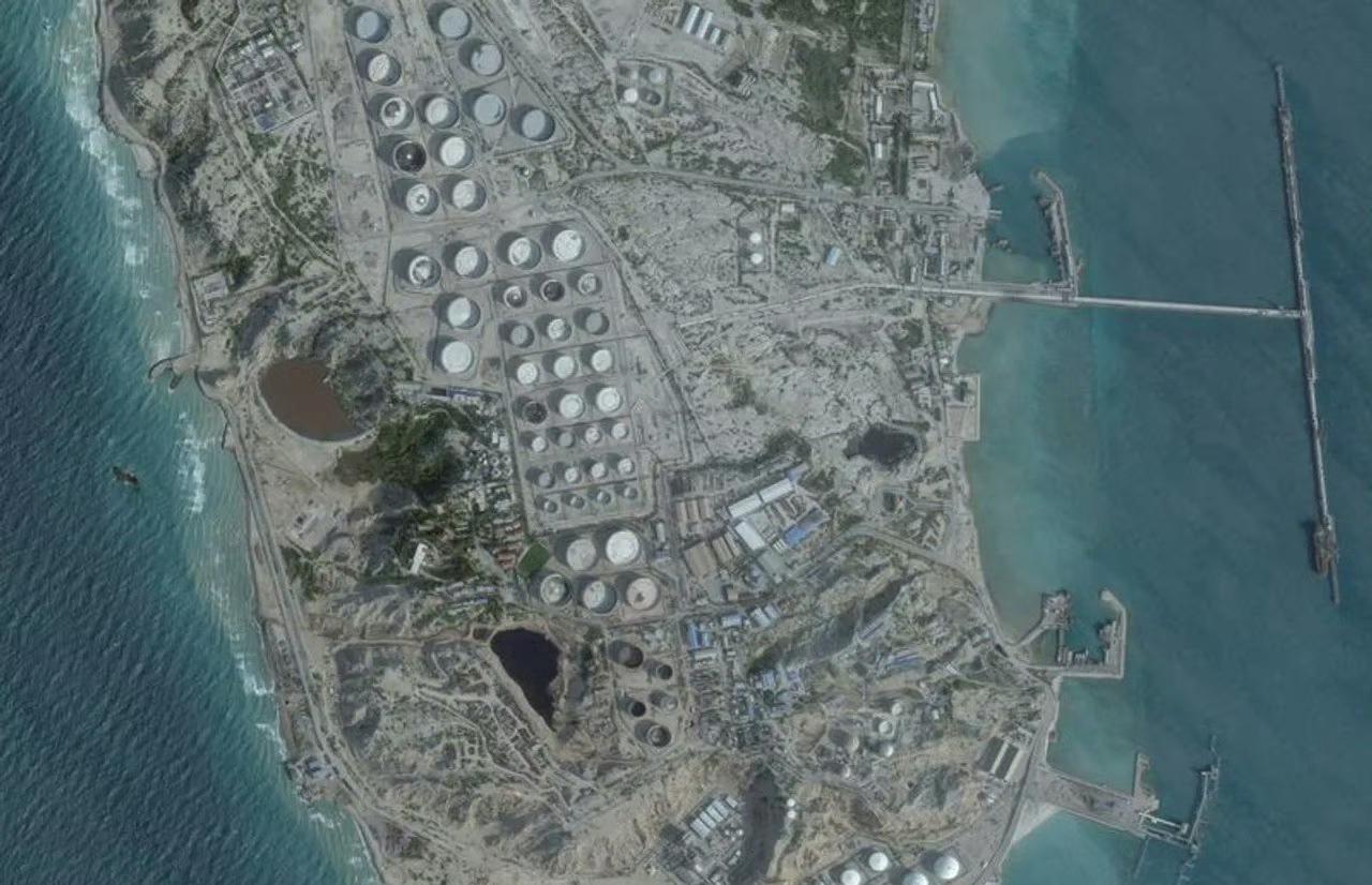 特朗普表示，美国军队在近期的打击中严重破坏了伊朗重要的石油出口枢纽——哈格岛。