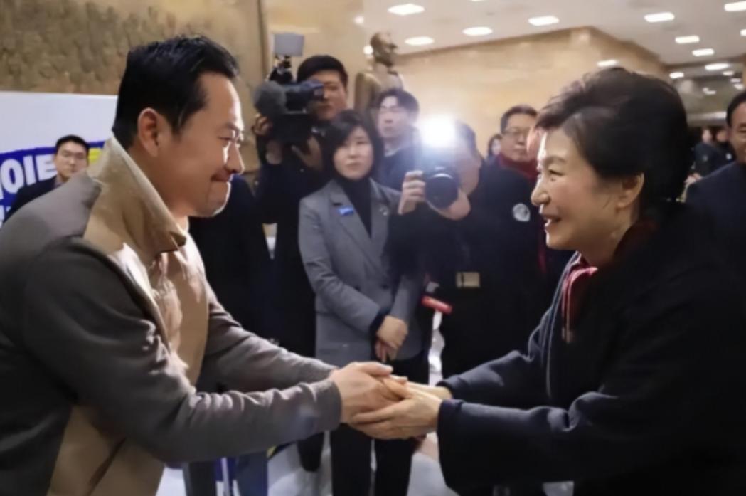 突发特讯！将全力以赴推翻李在明政权，韩国向世界通告：韩国最大在野党党首张东赫绝食