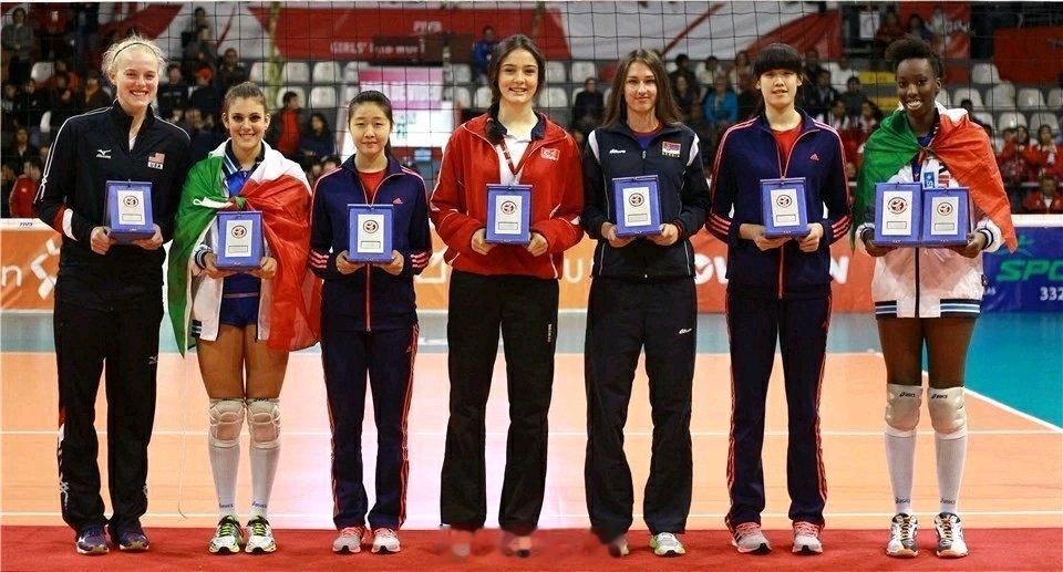 李盈莹花落米兰，即将代表米兰参加后续的联赛！米兰现在这主攻线根本不够用，和李盈莹