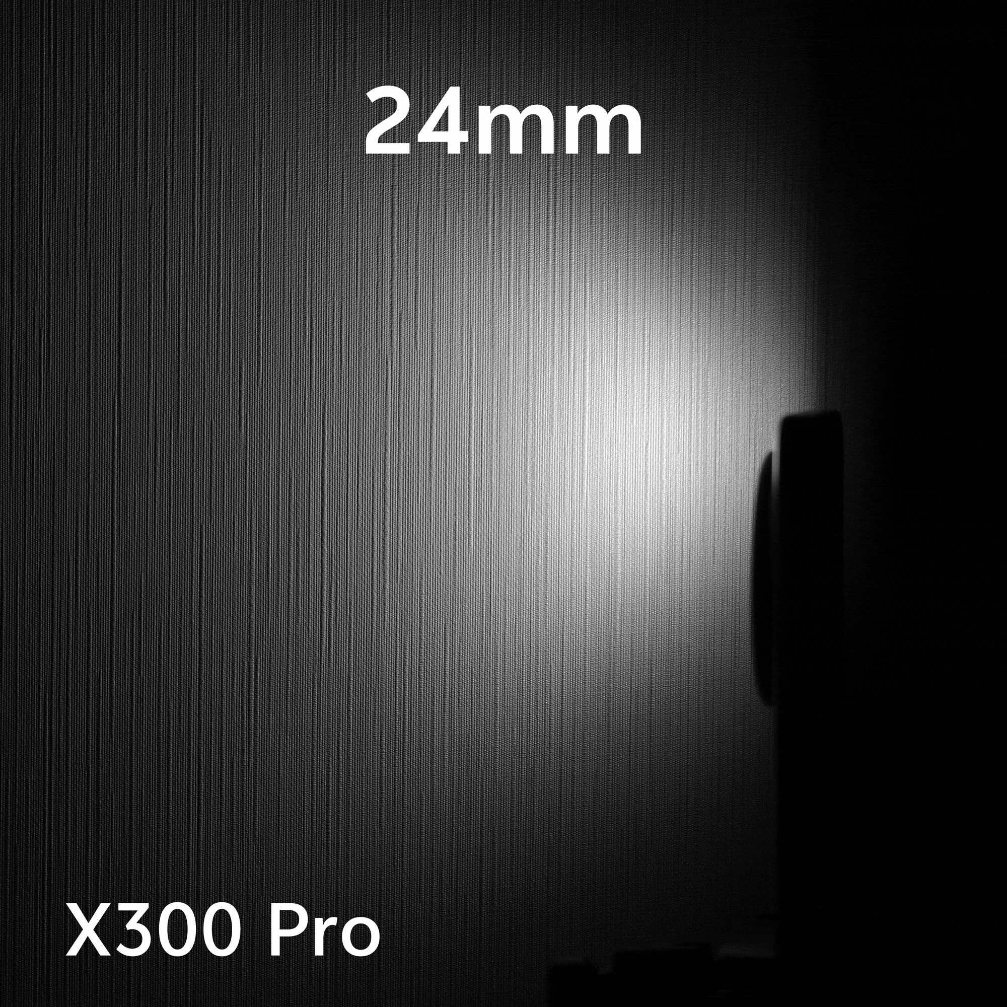 这次X300 Pro全球首发三焦段变焦闪光灯，首创光斑融合技术，实现了50mm标