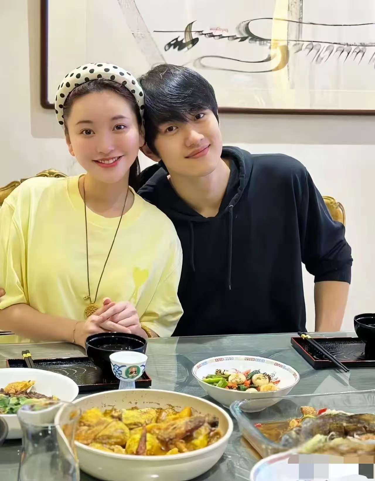 果然，还是女人最懂女人
我问我老婆，
为什么42岁的金莎会选择小19岁的孙丞潇呢