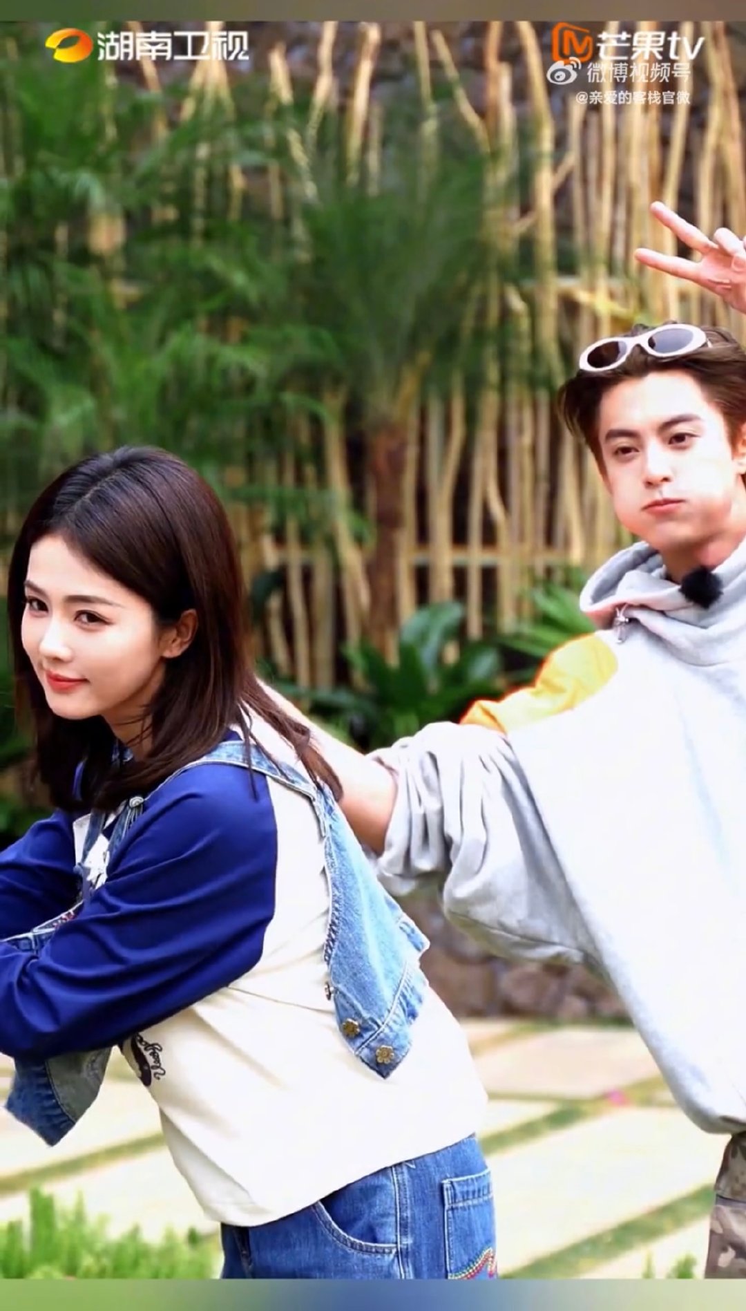 白鹿对王鹤棣说咱俩真自恋白鹿和王鹤棣说咱俩真自恋 亲爱的客栈 乱入都这么自然，这