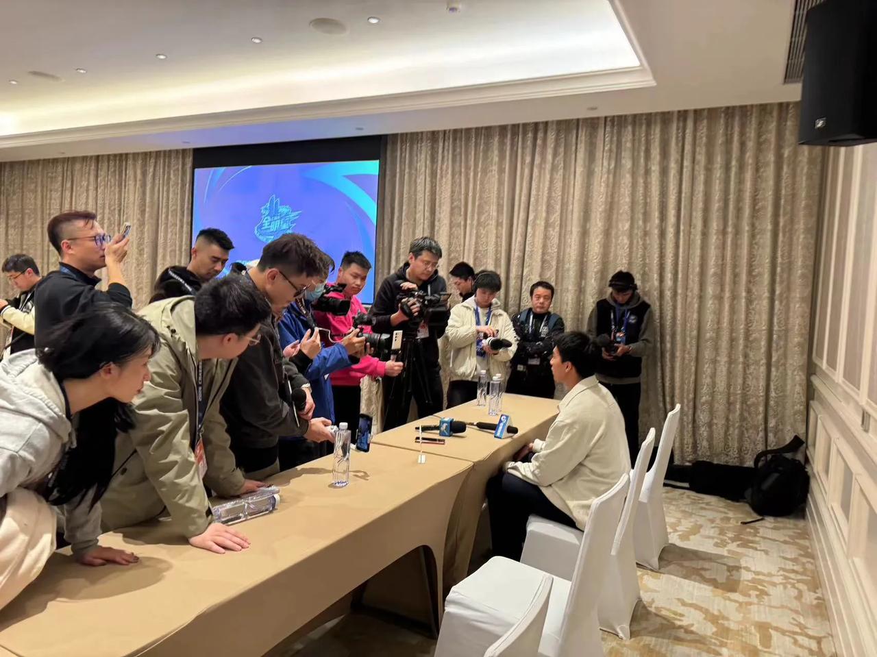 对于自己的首次CBA全明星之旅，山东高速球员陈玖璋表现地还是很拘谨，他认为这是一