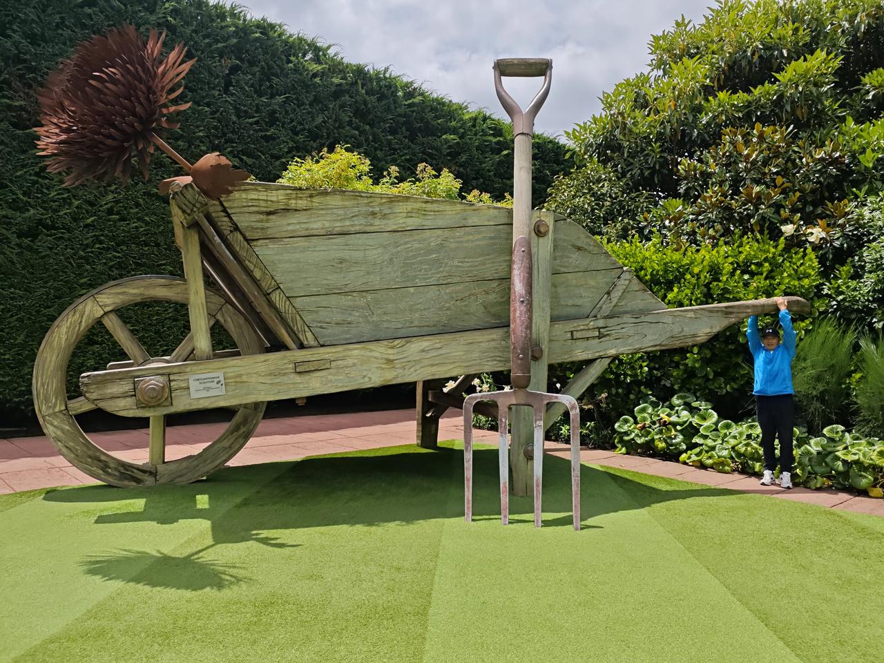 我们成了“小人国”里的小精灵

新西兰有个霍比特人村，作为著名景点接待世界各国游