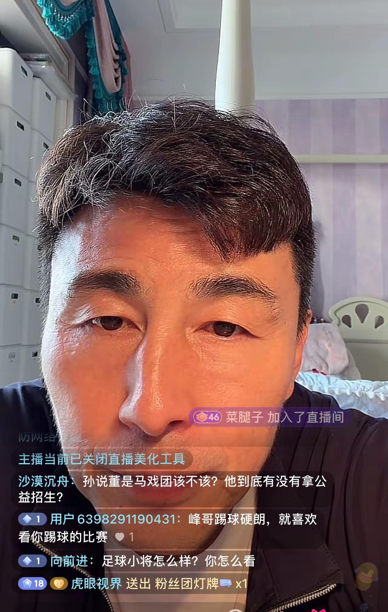 前国脚李玮锋在直播时表示，董路董哥和车范根教练，是我职业生涯中的两个贵人。
 