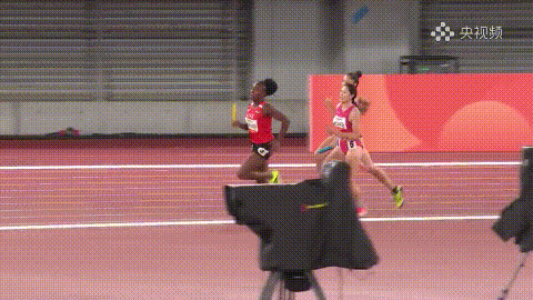 什么时候越南女子400米选手都这么厉害了？孔莹莹是硬生生被人家从外道超越，然后掉