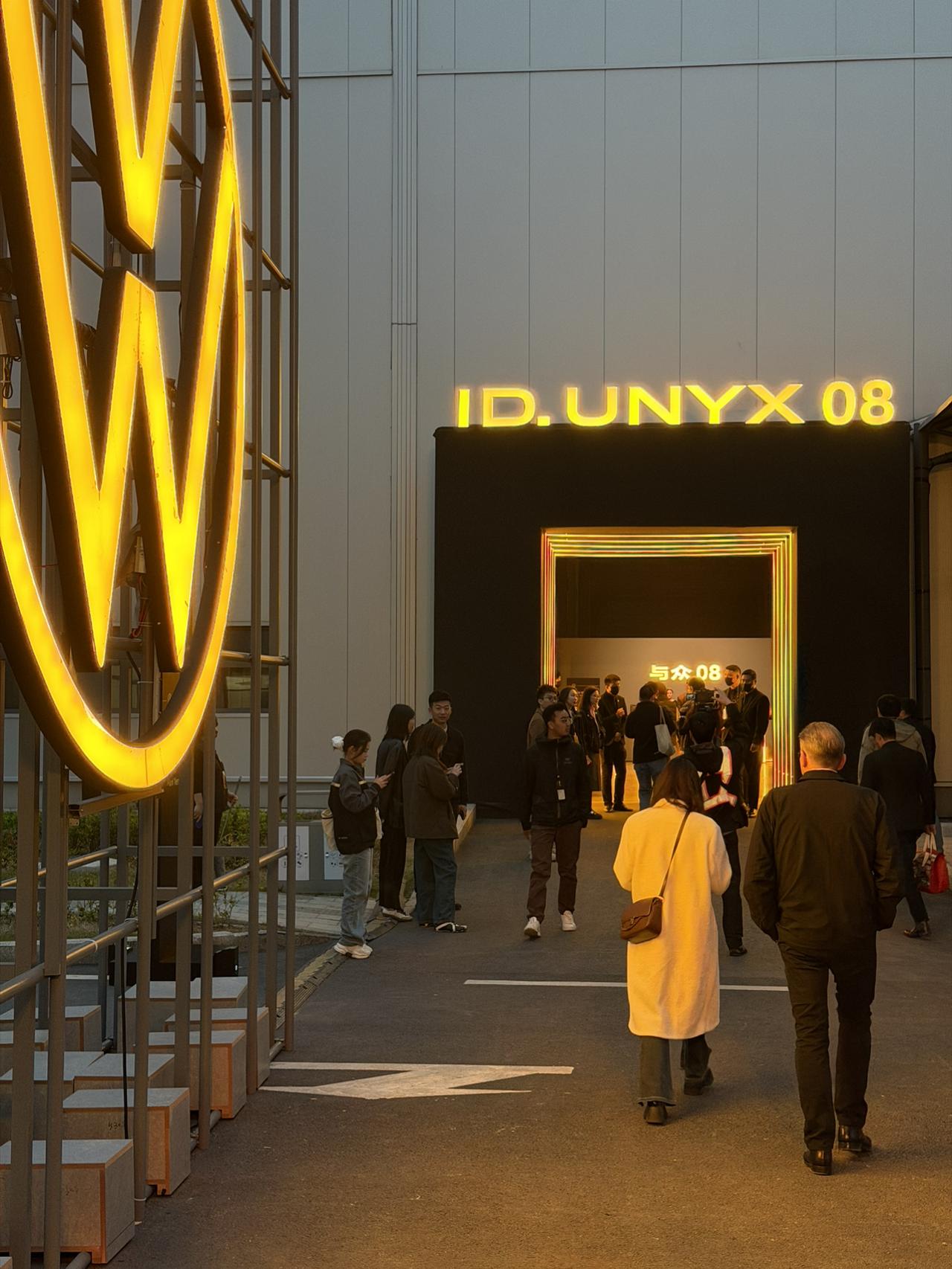 与众08 高端的大众ID
与小鹏共同开发的800V平台架构
1500TOPS双图