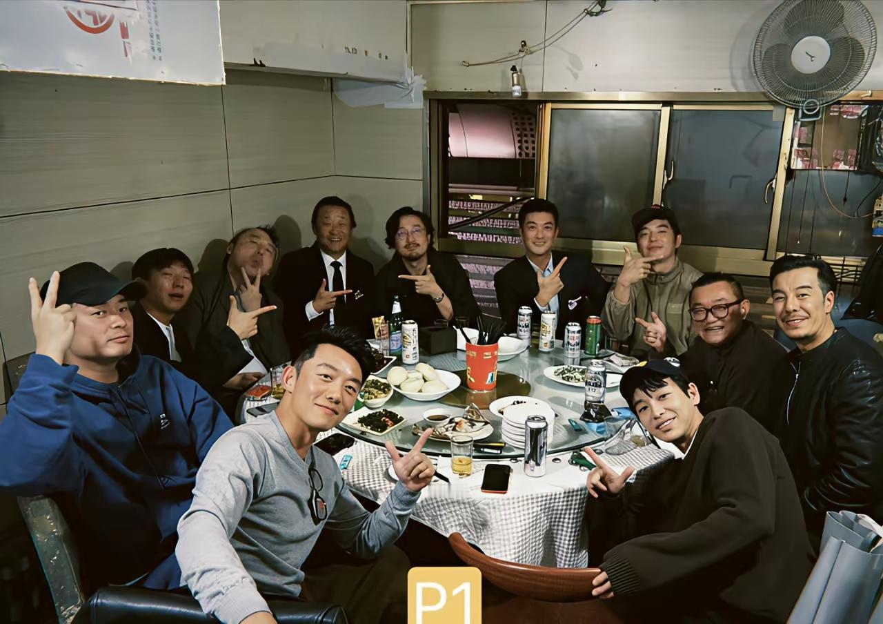 不仔细看，真没看出两张照片的区别，看清后真的为公众人物做出的表率点赞[赞]，你能