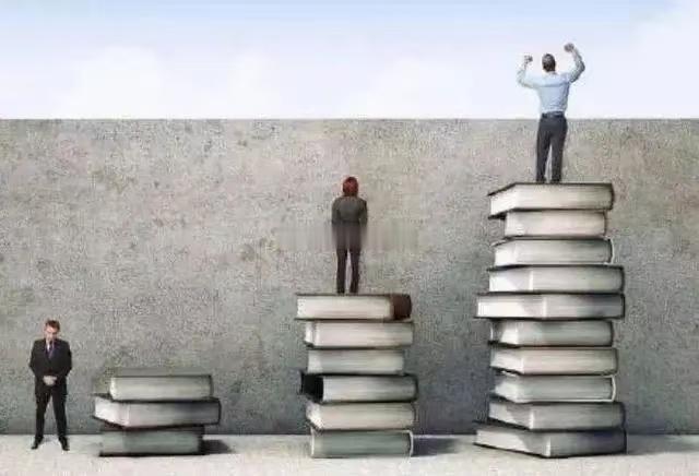 快讯：2025年12月四级收官 翻译作文翻车现场刷屏 玄学祈福救不了分2025年