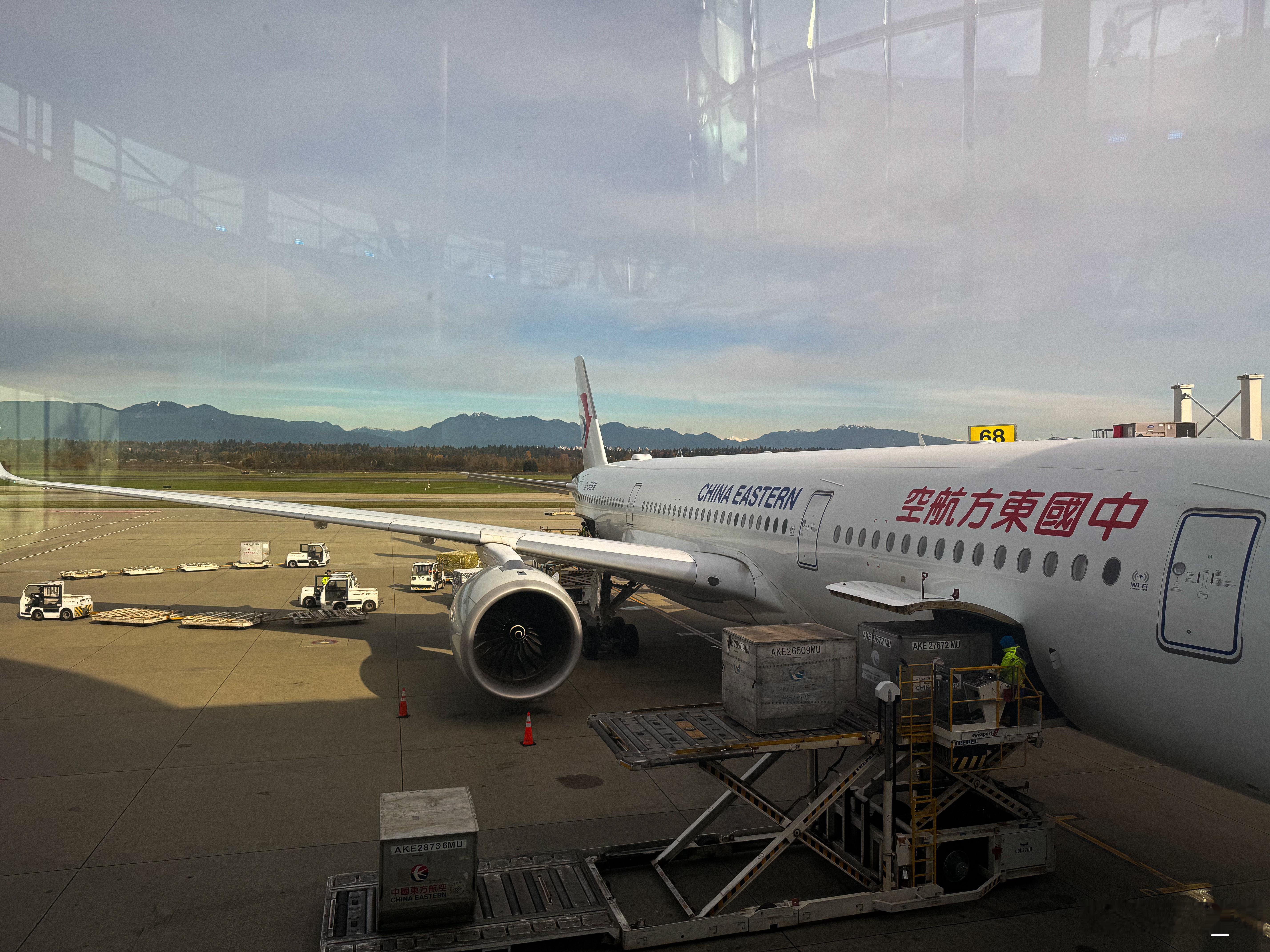 五年不见的东航终于来到温哥华了。 ​​​
