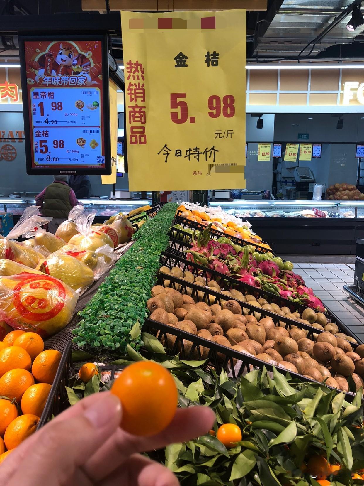 这就是网友说的，在广西水果自由吗，在广东各大超市，金桔没有下12元一斤的，在广西