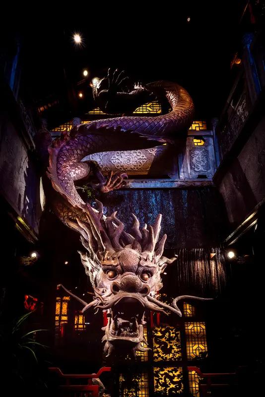 看到“龙腾四海千家乐”这个上联，一下就来了兴致。“龙”是祥瑞之物，“龙腾四海”有