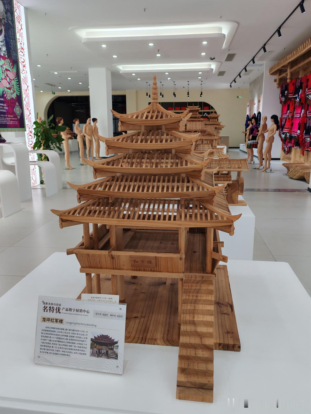 流浪贵州第54天
   今天早上起得不早，7：30起床，早餐简单一点，一碗面条加