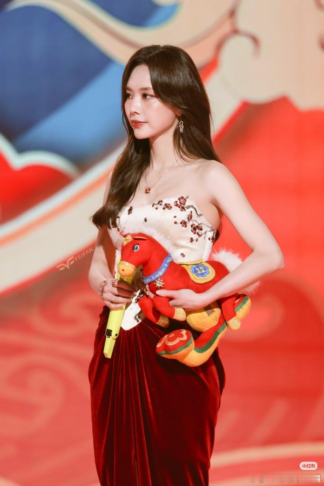 G社镜头下的王霏霏hello时装周 看王霏霏的生图真的会被惊艳，G社原相机直出都