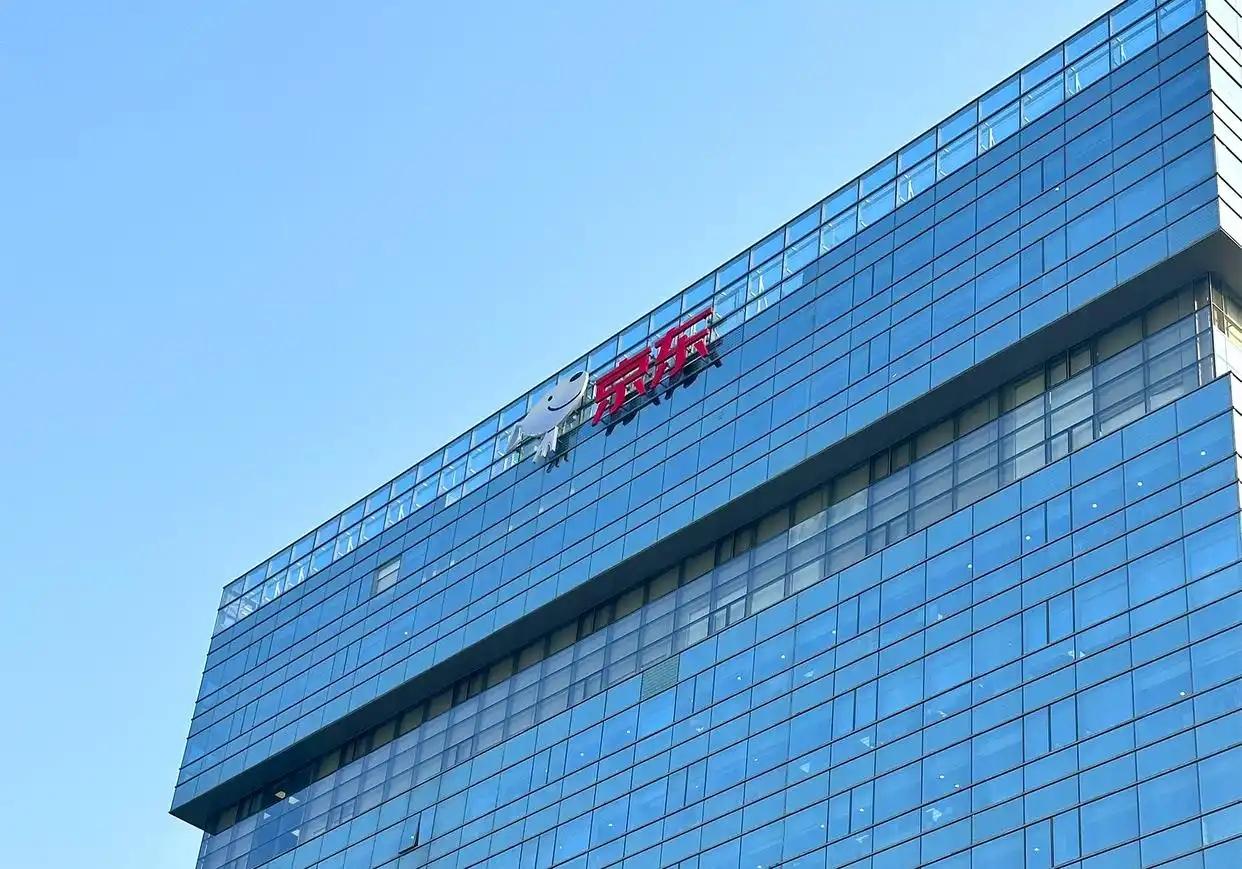 刚看京东2025业绩，全年收入增13%到1.3万亿，但Q4归母净亏27亿（去年赚