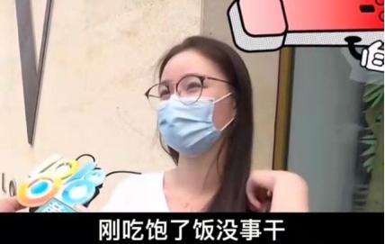 “你们四个人，玩了我一晚上，就给500？”2021年，浙江杭州，一女子和朋友4人