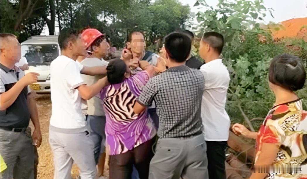 江苏太仓，一男子因琐事和邻居发生冲突，争吵完后各自回家。谁料，一年后邻居竟脑出血