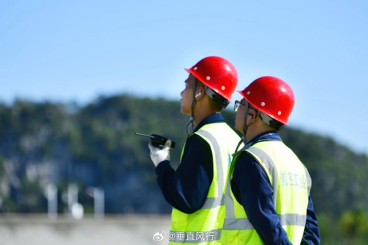 官泄某型机：航空工业直升机所今天刊登题为《逐风破界 志在凌云——直升机所新构型技