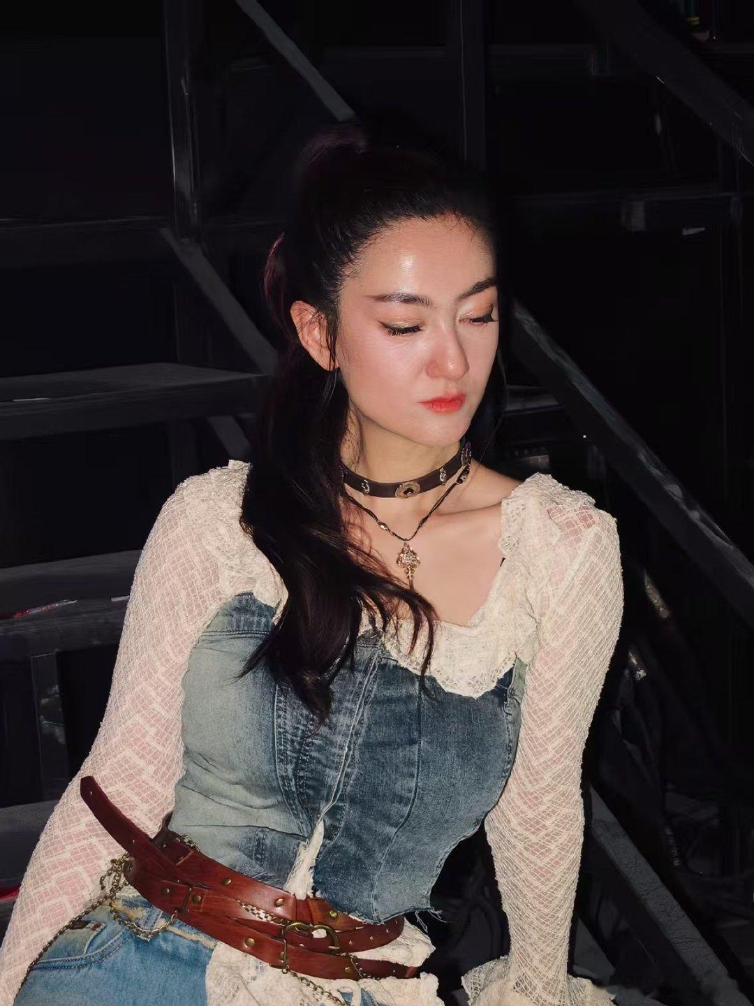 者来女漫展首秀者来女cos黑神话顾安言当场求贴贴！看到者来女黑神话cos，直接喊