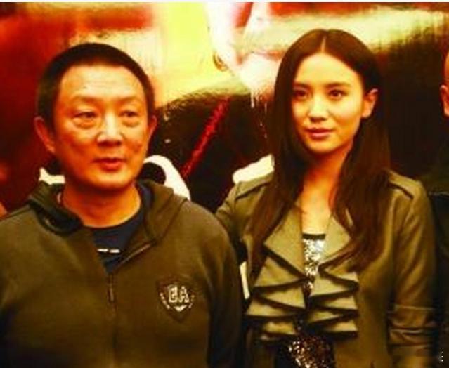 其实宋佳不仅演艺事业风生水起很有个性，情场也是如此。好像一直钟爱有才华的，甚至不