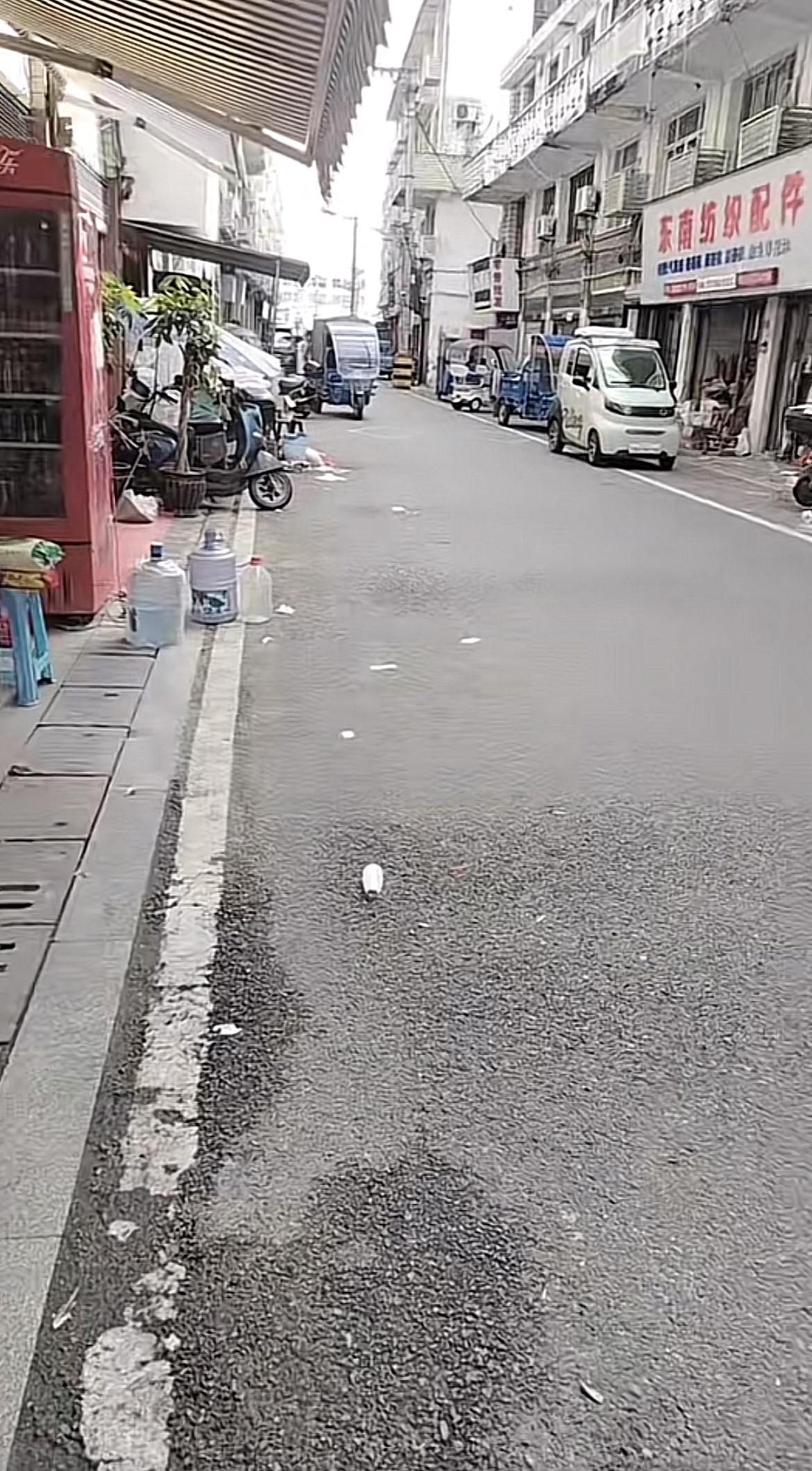 真TM，环卫工人的工资都拖欠！良心呢！环卫工人
