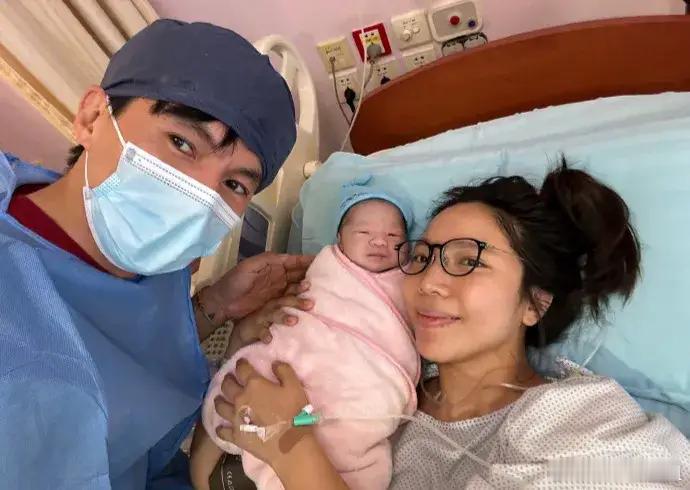 #张婉婷二胎儿子出生#许多看过两人节目的网友表示震惊，在节目中矛盾不可调停得两人