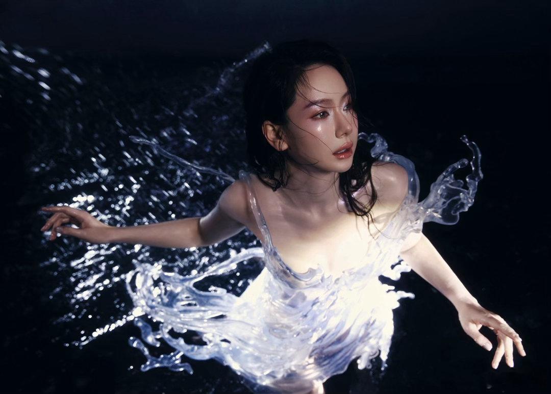 戚薇的裙子有16公斤重戚薇水花裙重16公斤戚薇 3D打印水花裙水花裙设计感直接拉