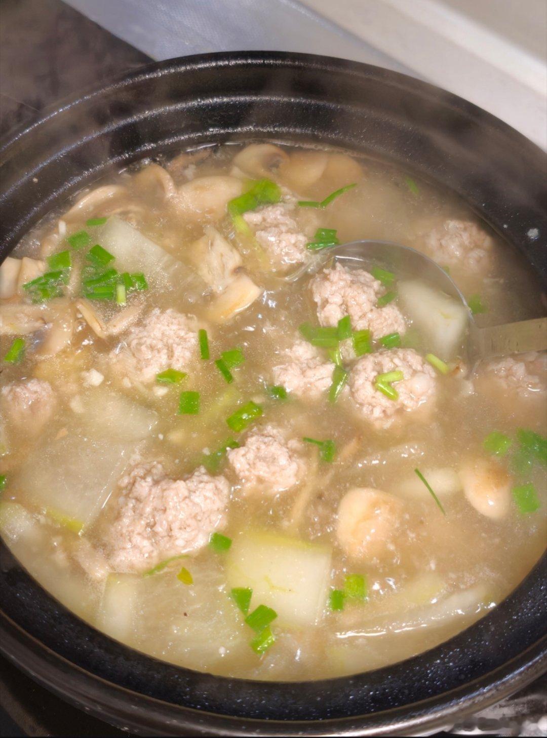 好几天没发美食了因为做饭很少周六必须安排冬瓜肉丸汤真的好吃冬瓜减脂是首选食材然后