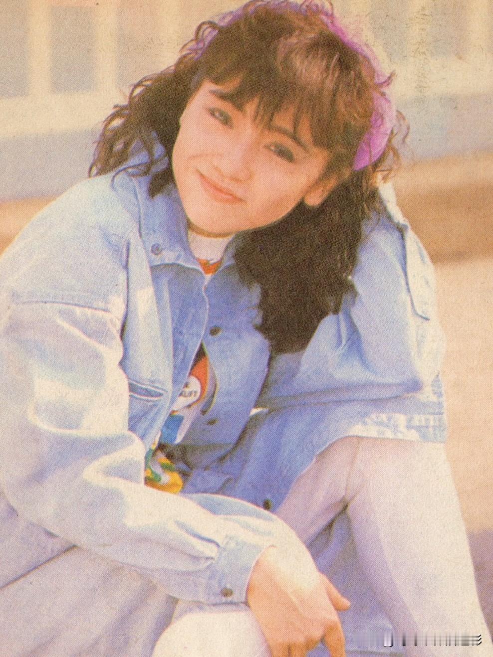 🧡港星女神邓萃雯年轻美照👇
80年代的邓萃雯可爱暴击！满满活力的港风甜妹。