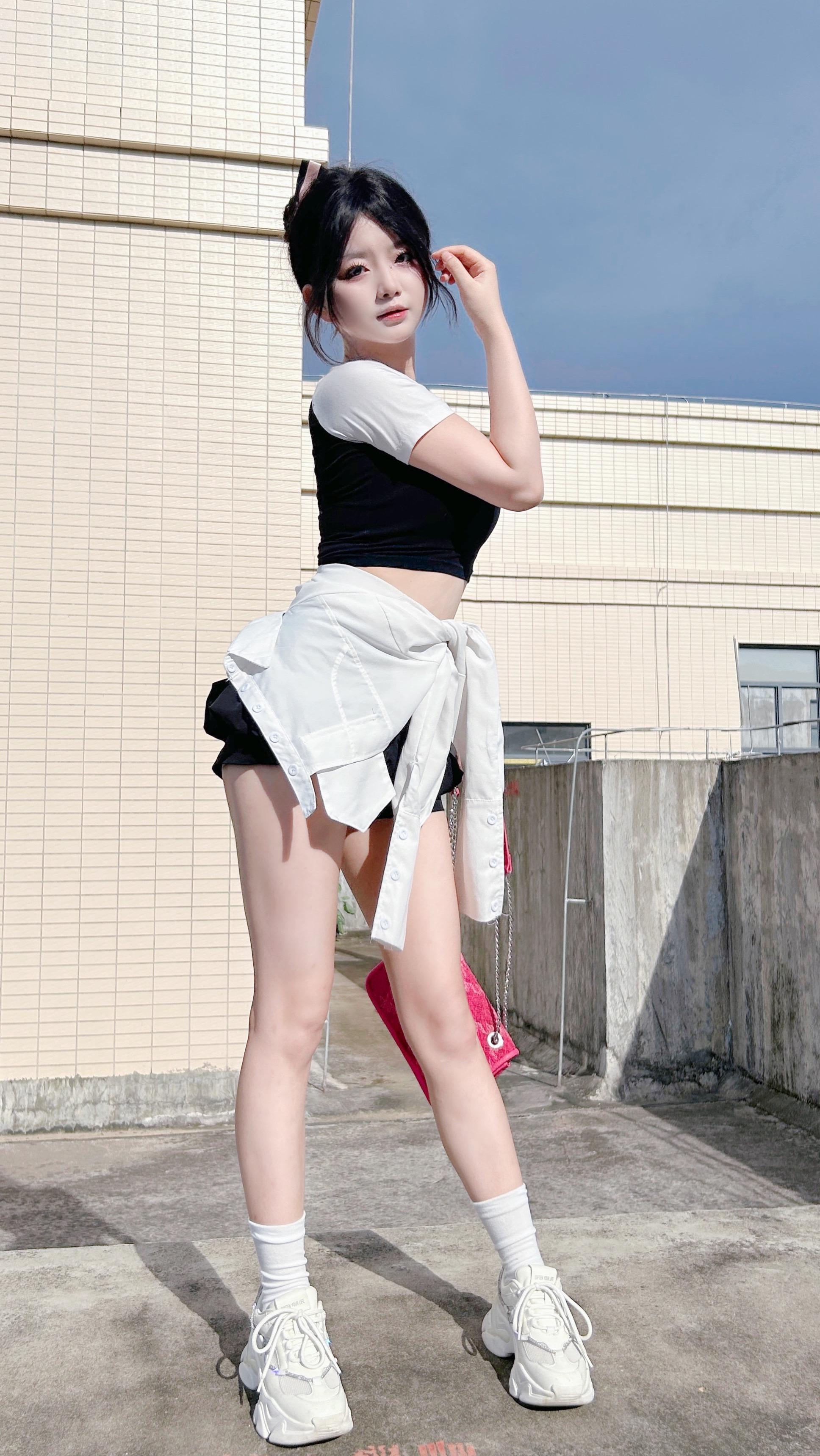 我的屁股很痒然后就挠了。