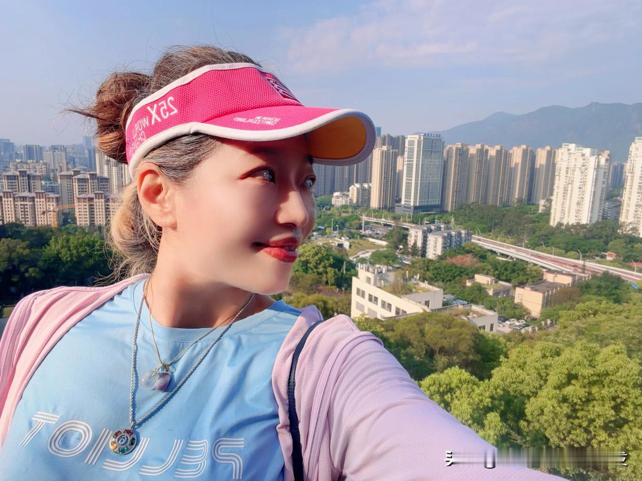 日光流转
新色皆生
愿你手执热爱
如落日般从容
如初阳般鲜活
～不知不觉走了近几