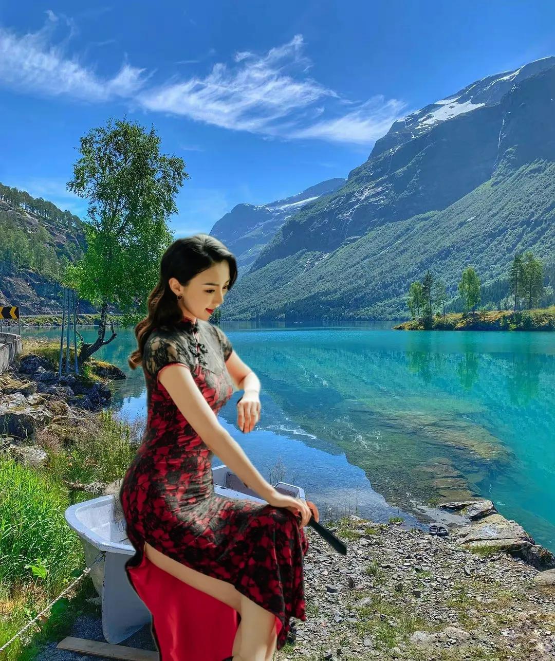 翩若惊鸿，婉若游龙。
一顾倾人城，再顾倾人国。





