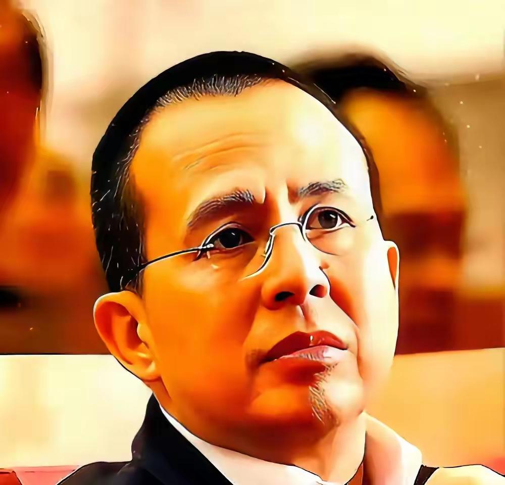 洪立明这会儿说起在李泽楷身边那十一年，怕是心里还发紧。

他怎么也不会想到，自己