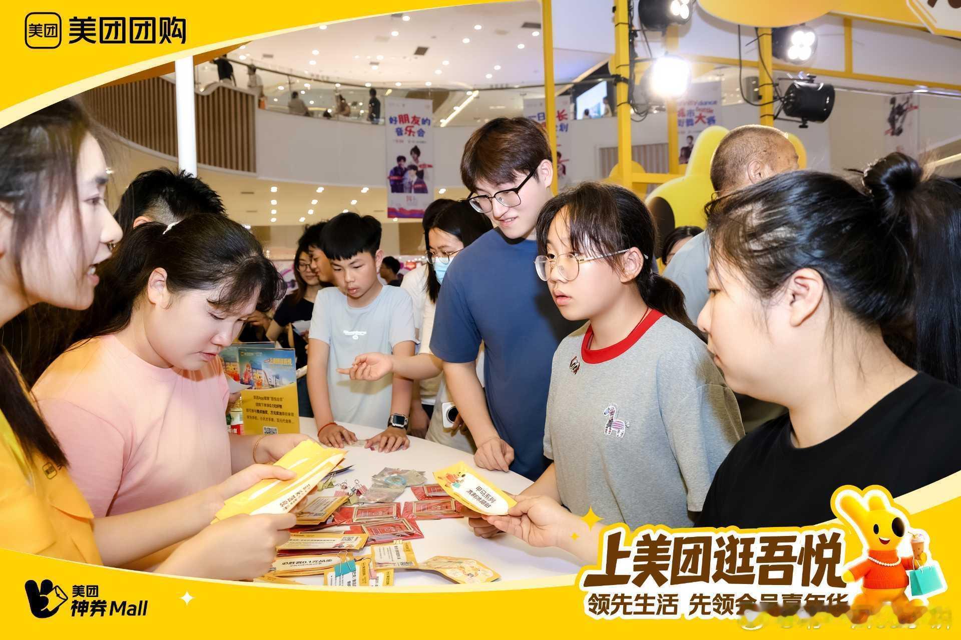 社恐根本不敢一个人逛商场逛吾悦用美团常州武进吾悦线下超热闹，张人0饭撒、乐队小丑