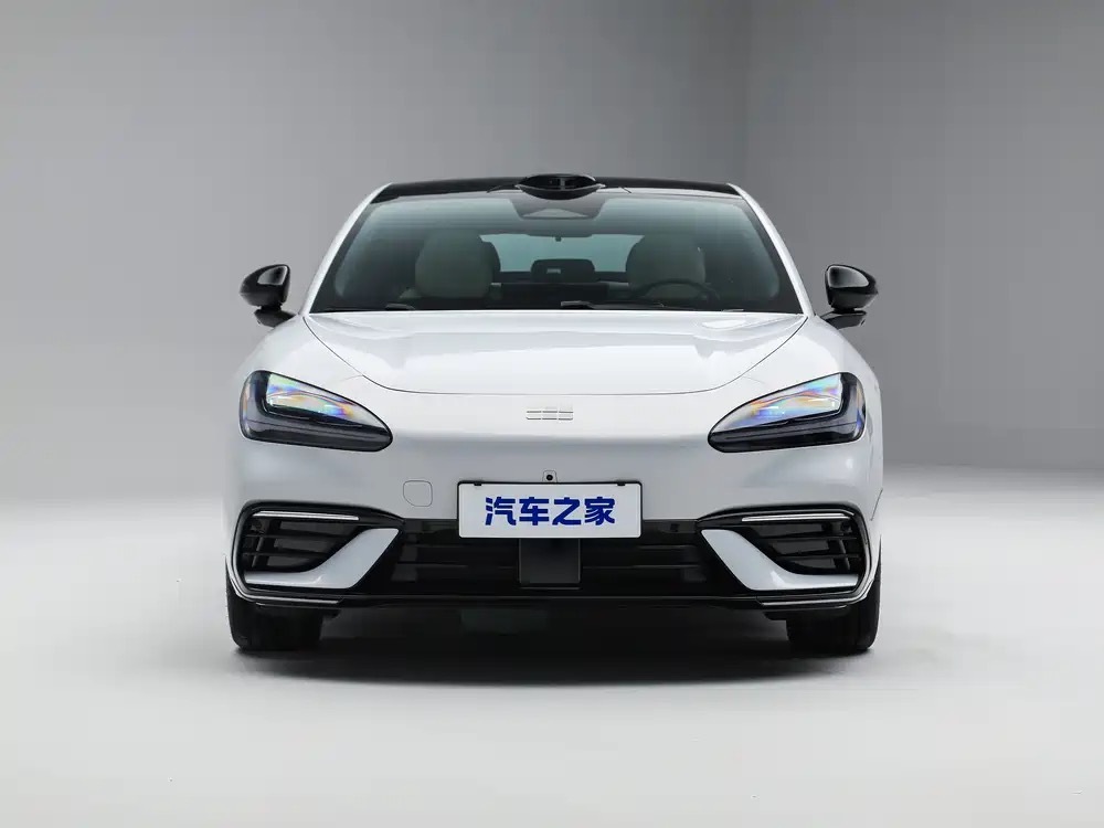吉利银河TT 2026年8月上市，定位中大型纯电运动轿车。整车尺寸4999mm×