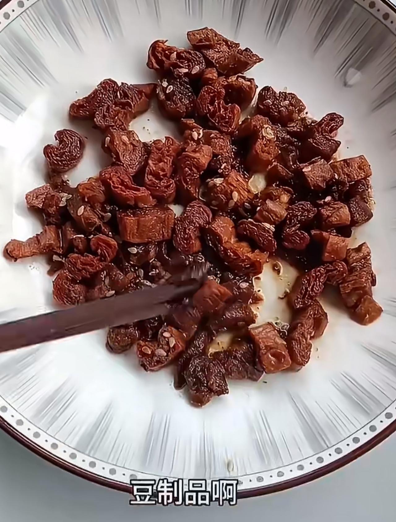 男子水煮牛肉干最后只剩下豆腐干和一点点肉，这句“源自游牧民族的智慧”把我看笑了.