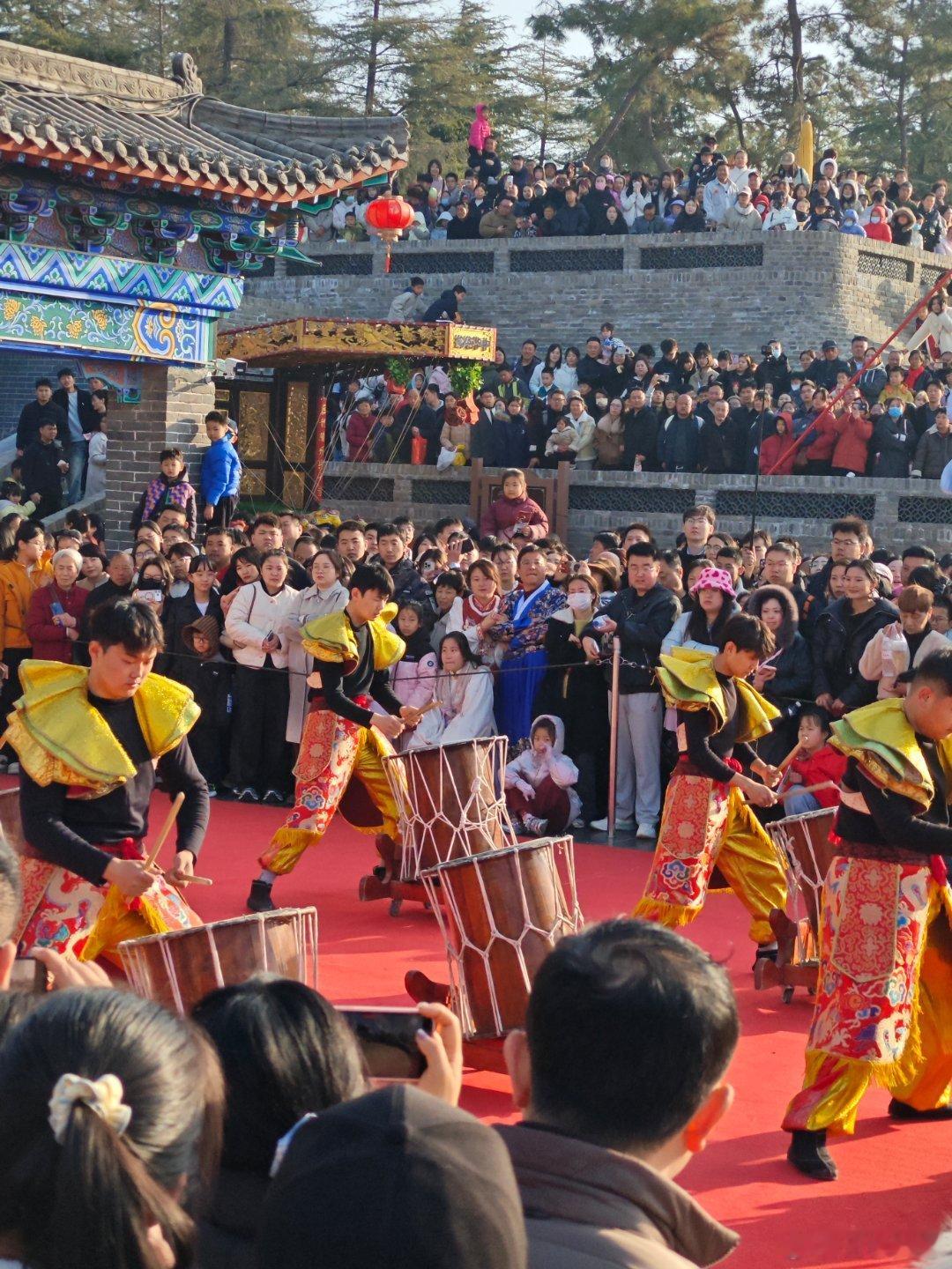 万岁山的表演真的是夯爆了城北枪声和狮王争霸真的绝了万岁山武侠城 开封·万岁山武侠