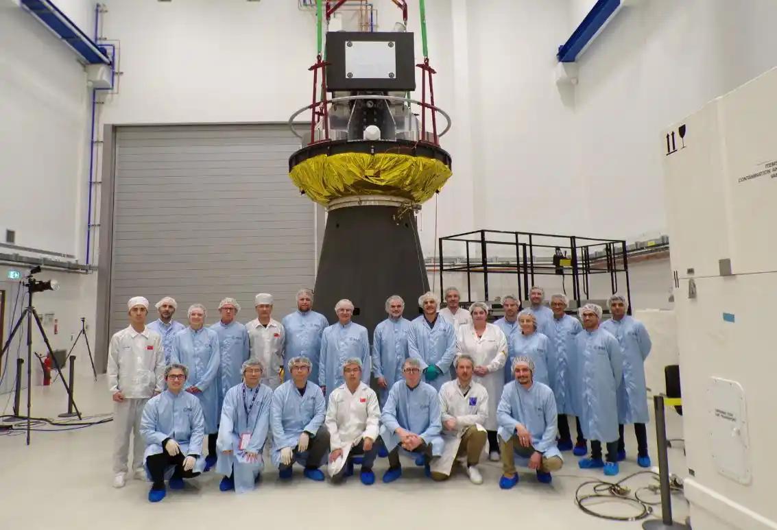 🌌 中欧联手发射“微笑卫星”！给地球磁层拍“X光片”，揭秘太阳风暴🌪
中欧联