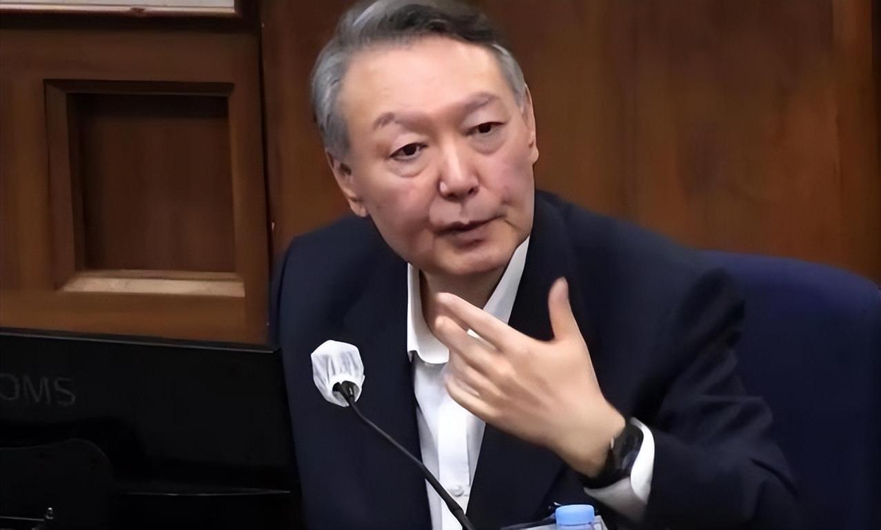 韩国政坛近期出现剧烈变动，前总统尹锡悦和夫人金建希的二审判决结果公布后，两人刑期