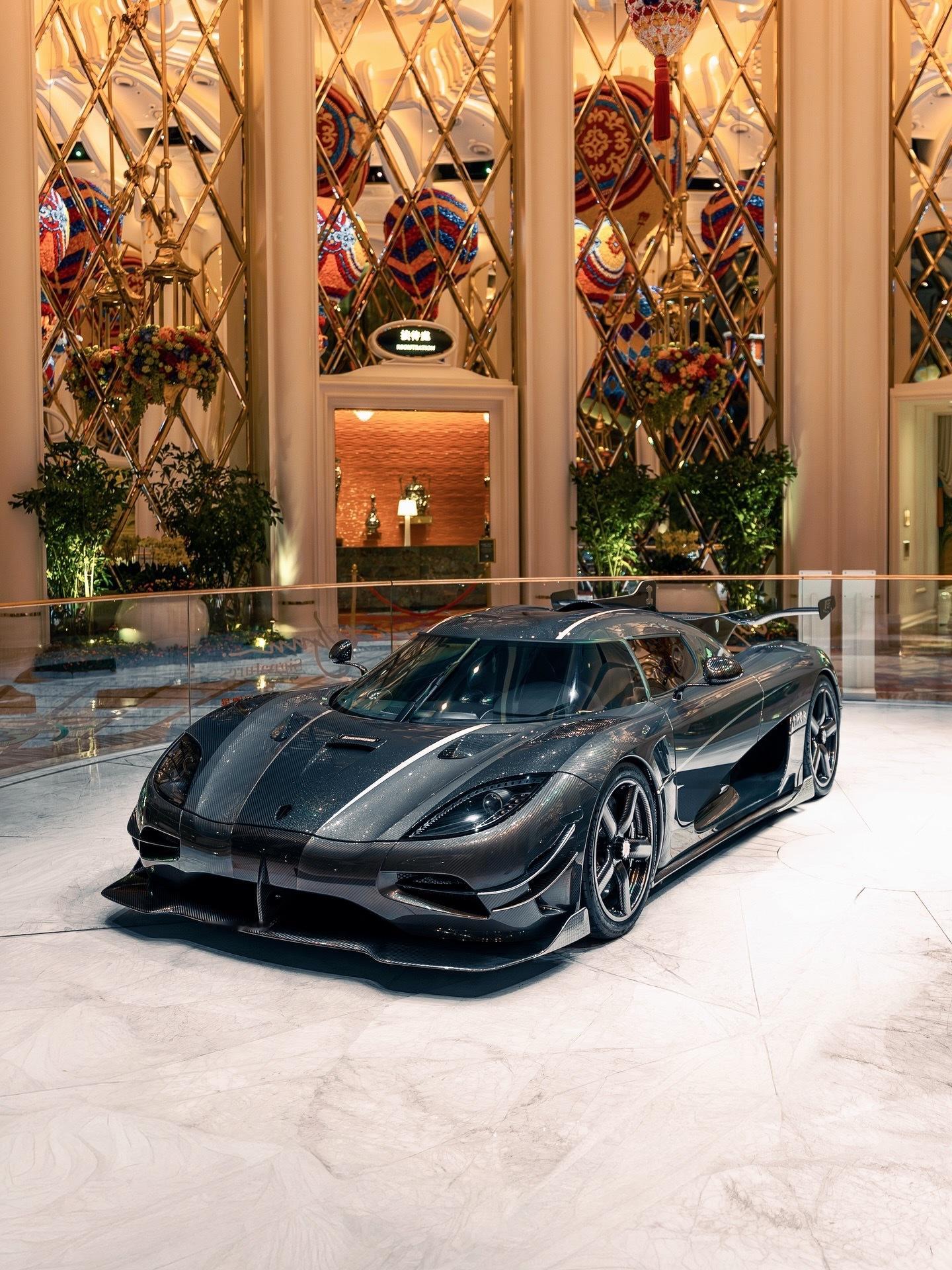 科尼赛格Agera RS终极版“索尔”其钻石尘埃漆面看起来绝对惊艳✨...age