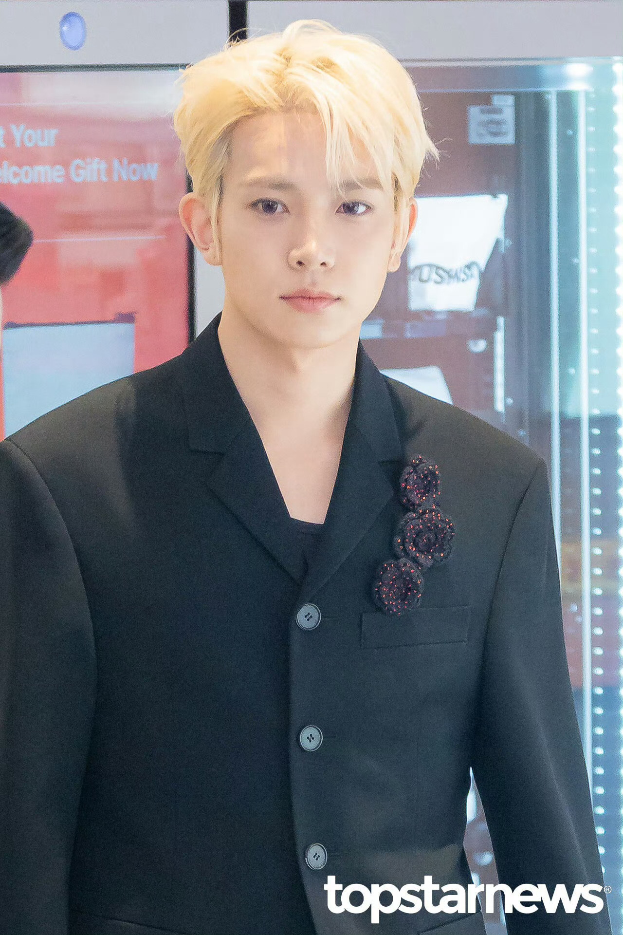 李羲承金发 今天李羲承站台金发造型，状态很不错✨ 