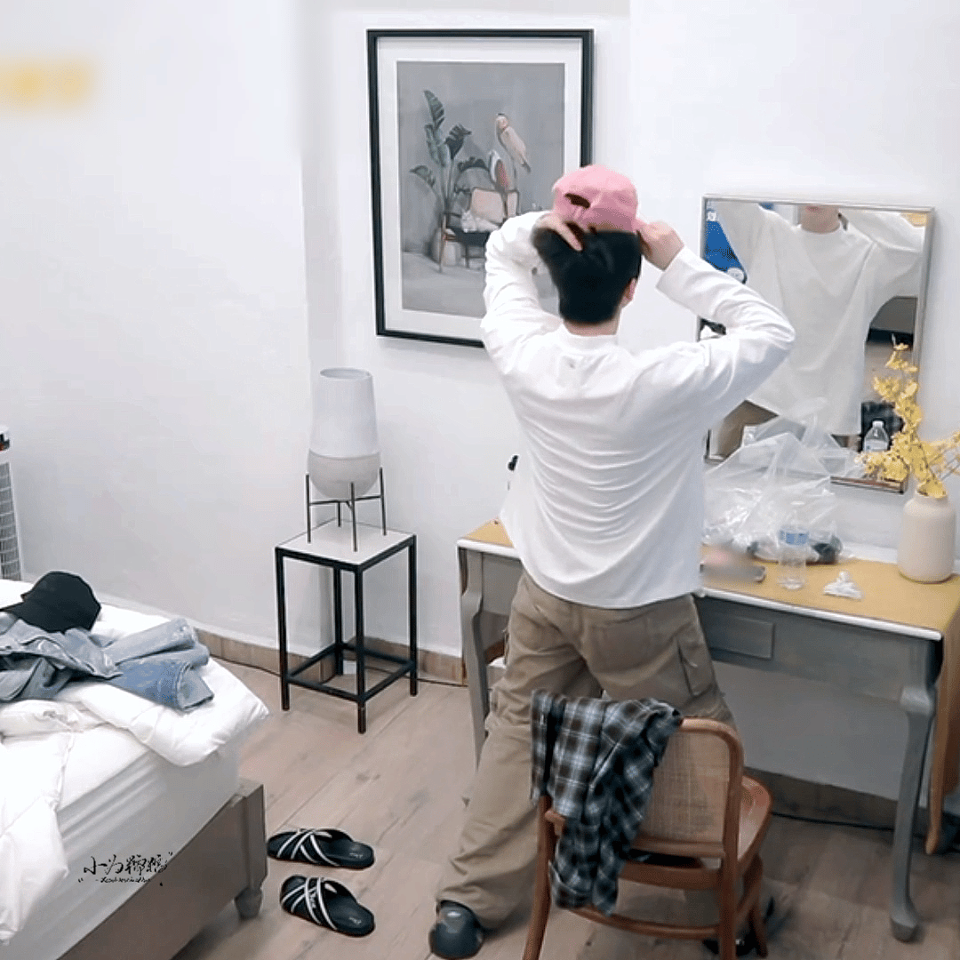 我家这精致的boy，连帽子都是要手动DIY的！难怪每次都那么好看[爱慕] ​​​